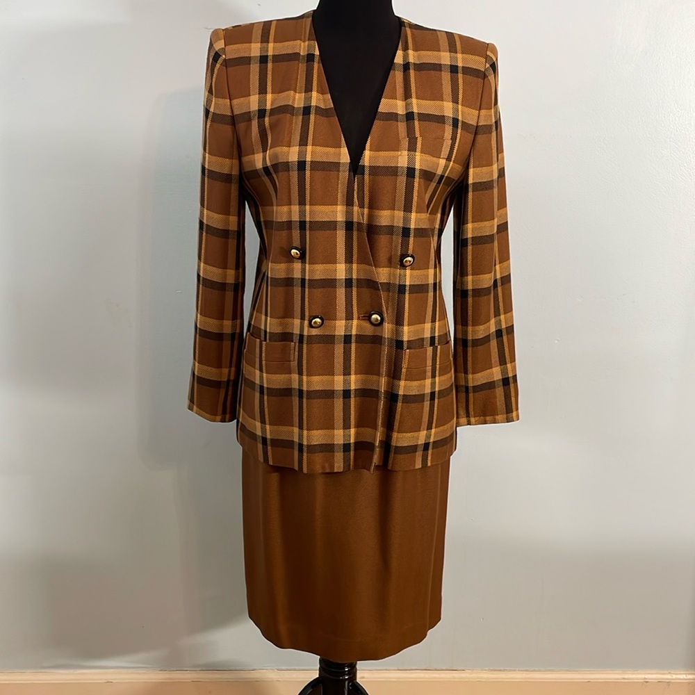 SASSON Paris New York vintage plaid ladies double breasted suit. Size 6. 😍